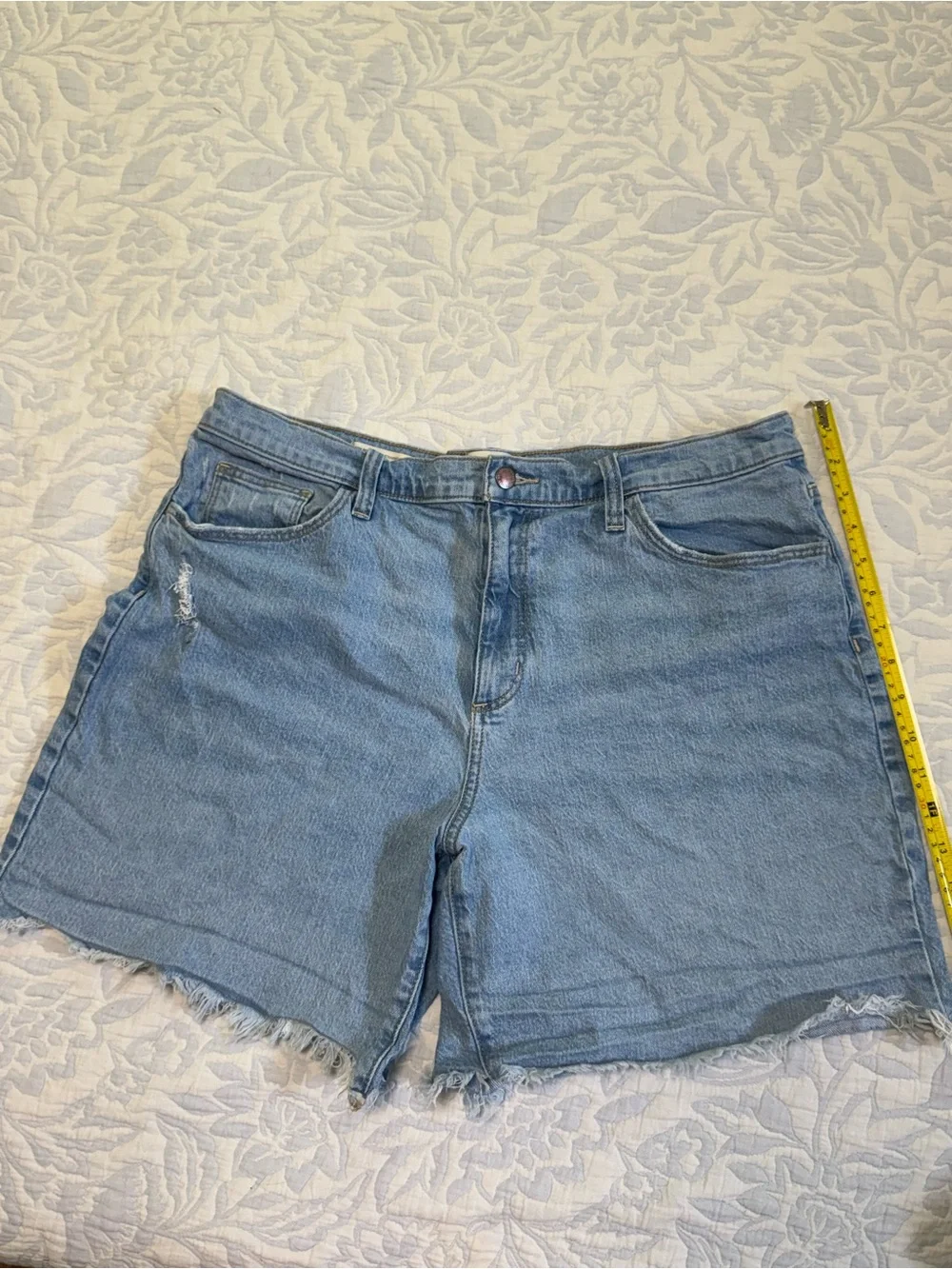 Universal Thread Sz 16 High Rise Vintage Straight ShortLight Blue Denim Raw Hem